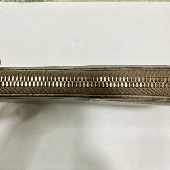 Prada Milano Zippy Wallet - Picture 5 of 10